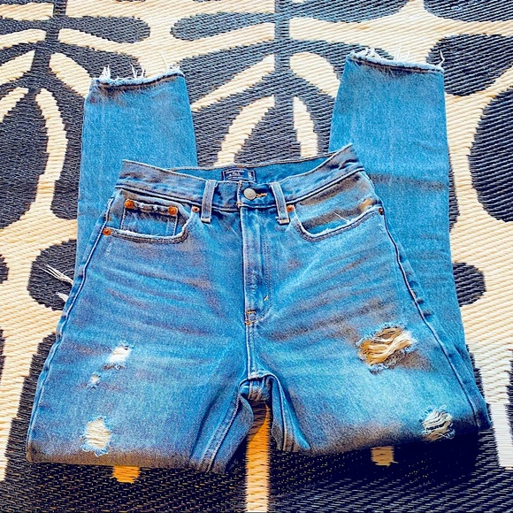 Abercrombie & Fitch • Ripped Mom Jeans - Picture 2 of 14